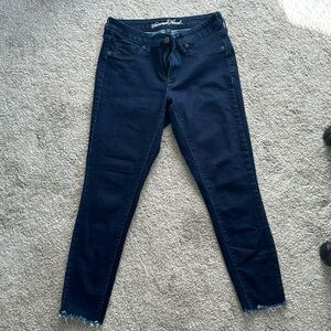 Universal Threads dark wash frayed Midrise jegging jeans - size 27
